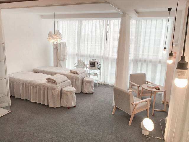 開<a href='http://m.syhxdzs.com/'>美容院加盟店</a>如何處理這些問題？
